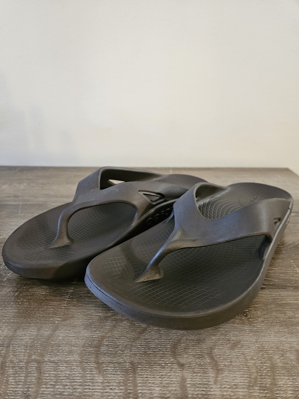 Oofos Original Mens Comfort Recovery Sandals M11 / W13